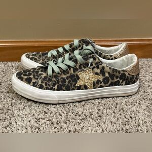 Women’s Size 10 Very G Camo Fashion Sneakers